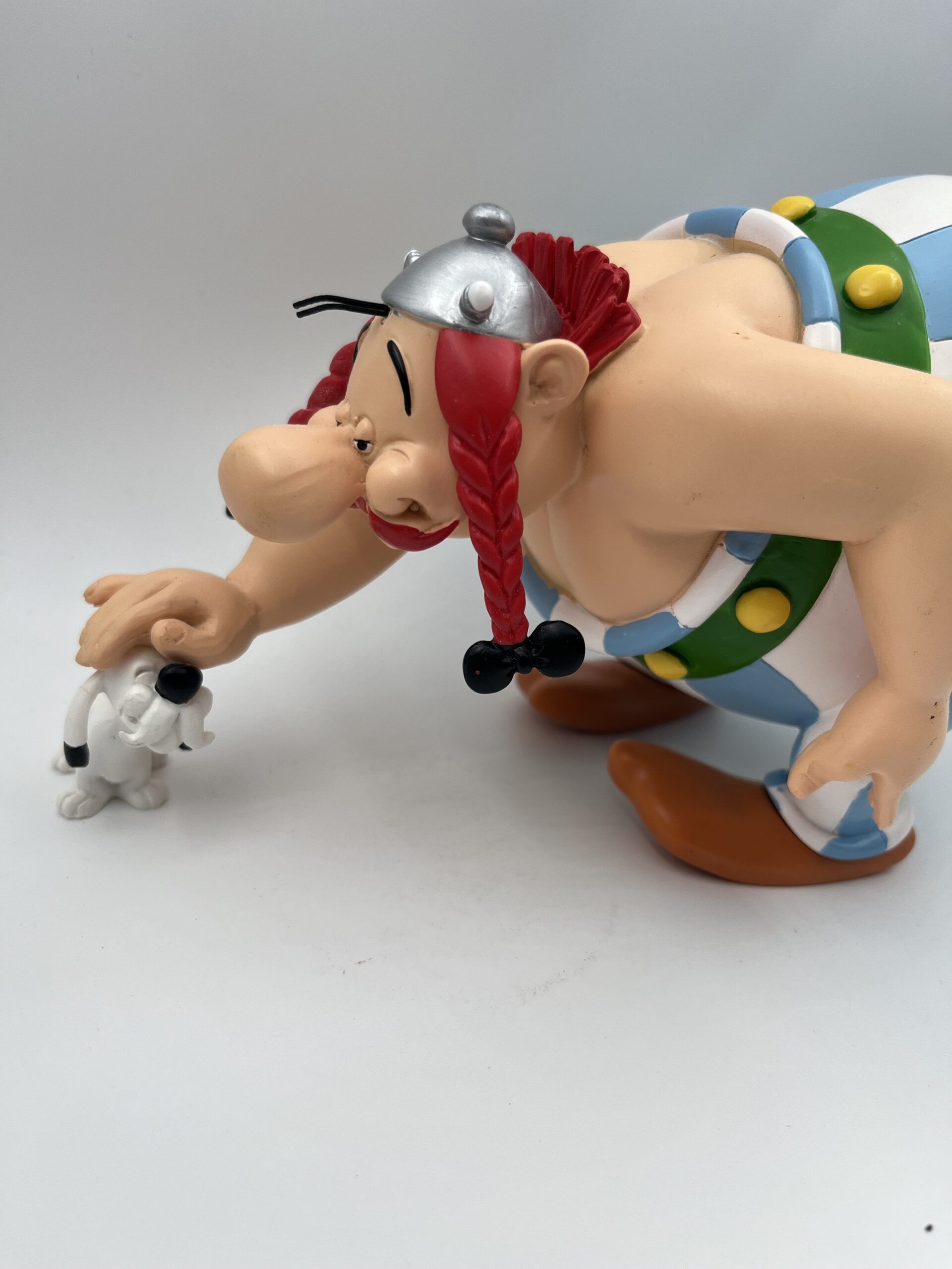 figurine of obelix and idefix