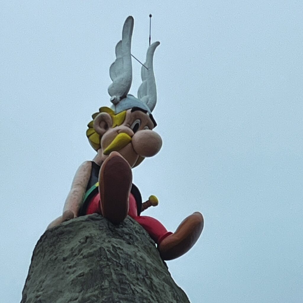 Parc Asterix statue