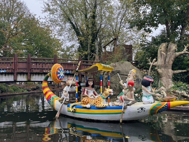 cleopatra parc asterix boat 