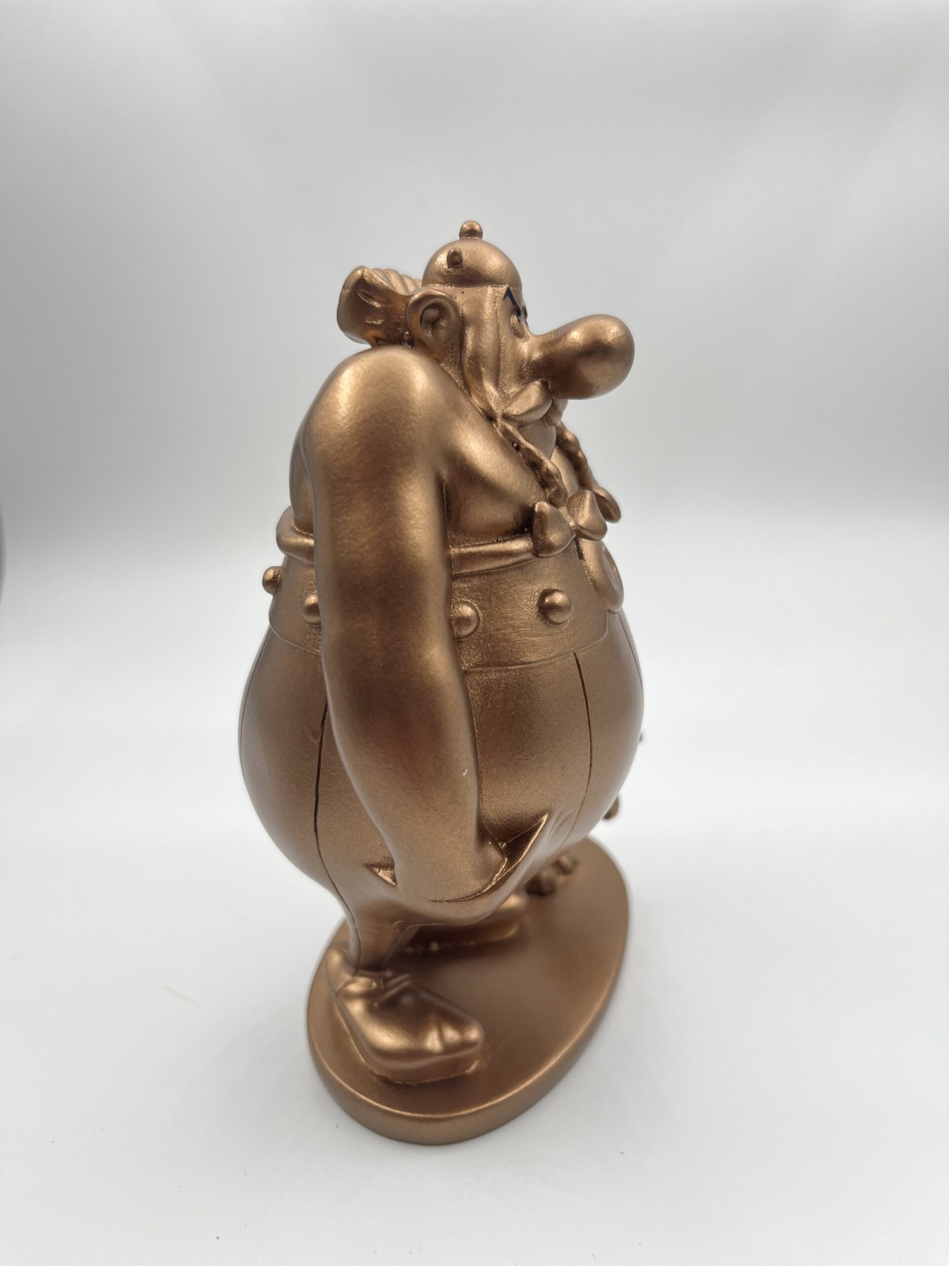 golden obelix figurine sideview