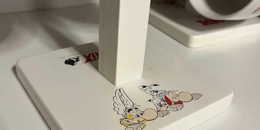 asterix mugs rack