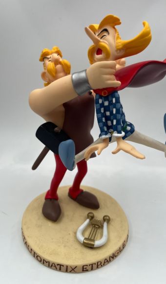 Plastoy - Cetautomatix etrangle Assurancetourix